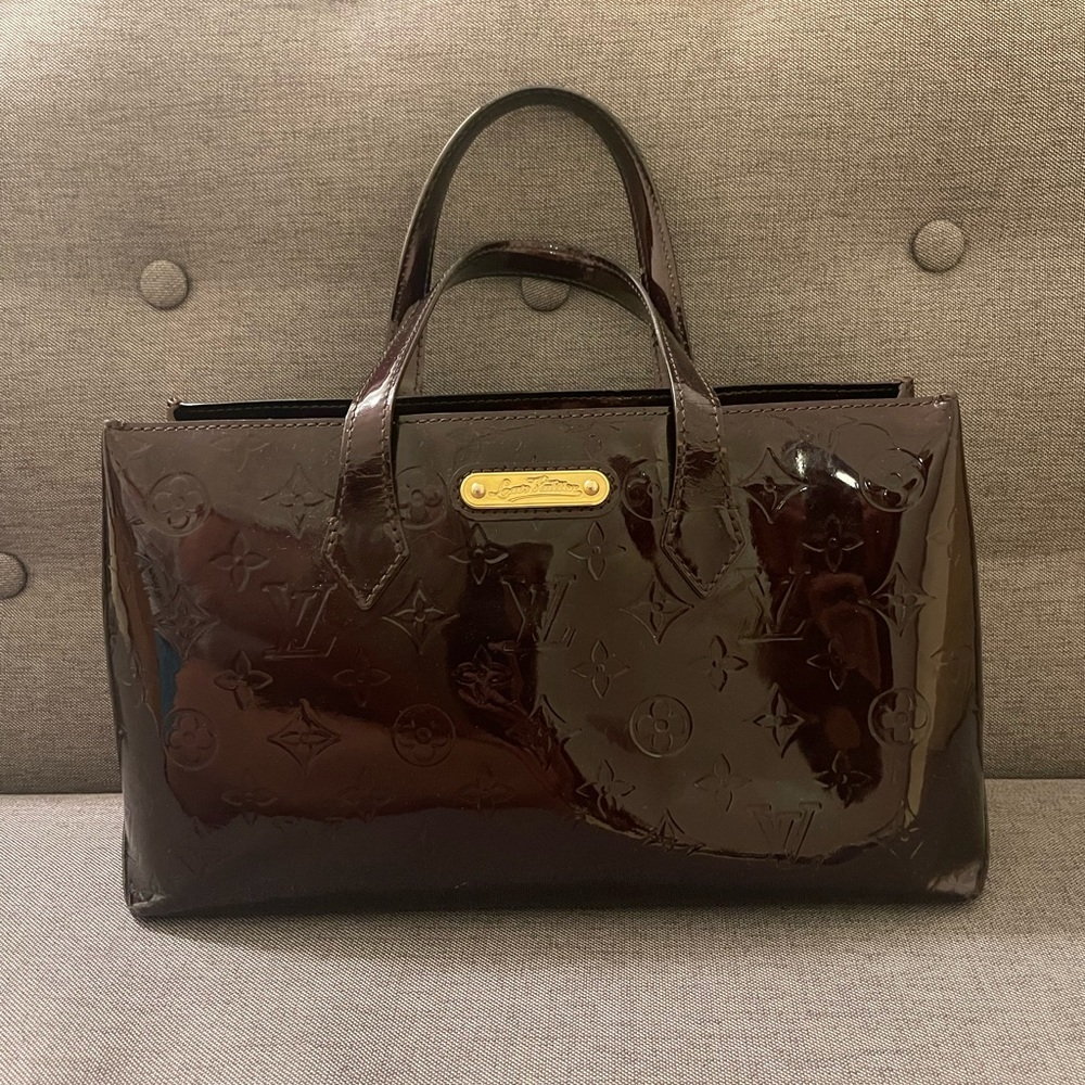 LOUIS VUITTON WILSHIRE PATENT LEATHER HANDBAG